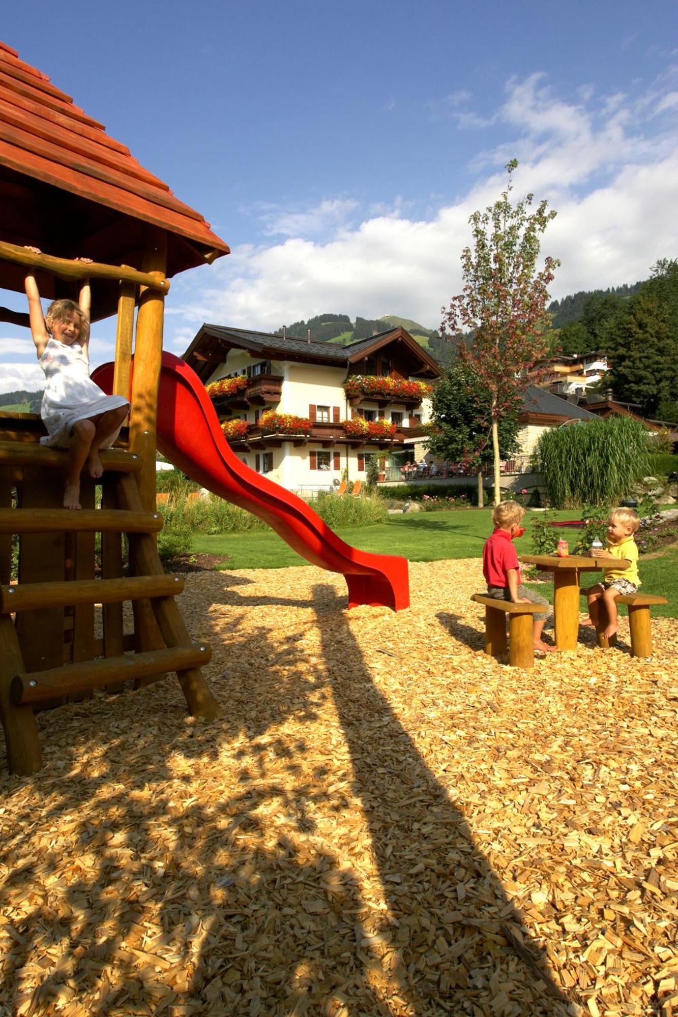 Hotel Hubertus Brixen im Thale Exterior foto